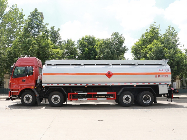 Foton front four rear eight 20 tons fuel trucks