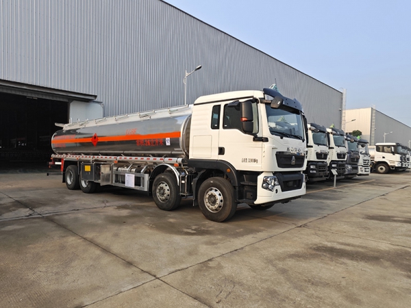 SINOTRUK Duty Truck, 25-ton fuel tanker