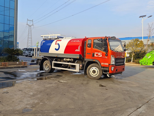 SINOTRUK Vehicle Haworth 8-ton Drinking Water Truck