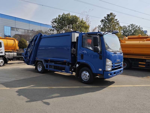 Isuzu 8-party compressed garbage truck