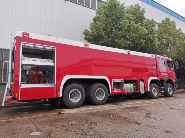 SINOTRUK Truck Haworth 25-ton Tank Fire Truck