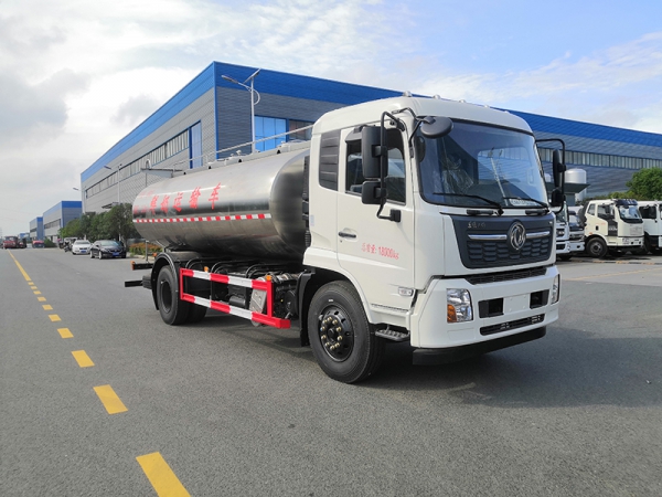 Dongfeng Tianjin 13 square meters milk tanker