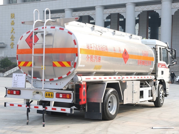 Shaanqi Delong 10-ton tanker truck