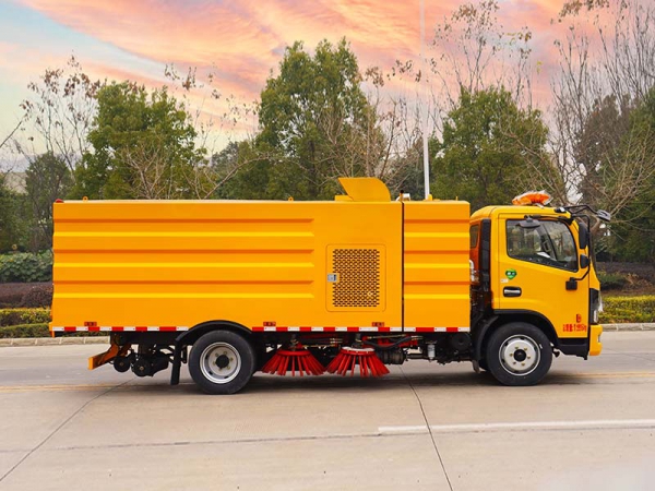 Dongfeng 12 tons road sweeper