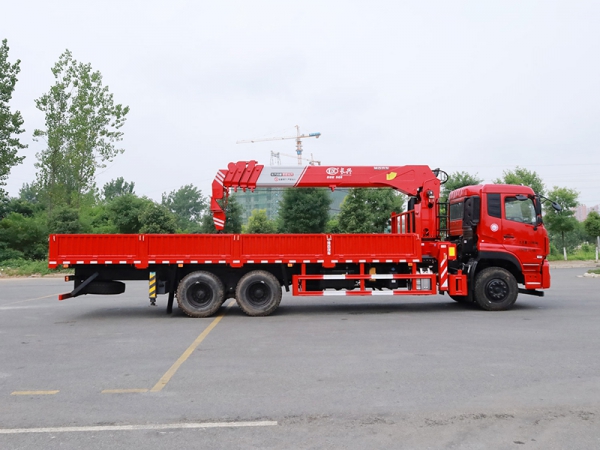 Dongfeng Tianlong VL rear double axle on 2 tons straight boom crane