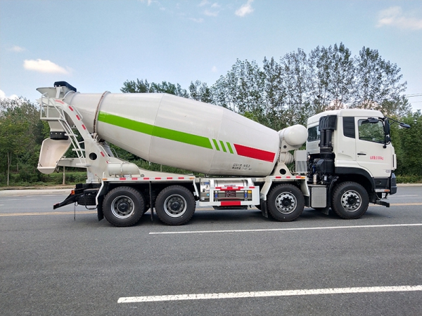 Dongfeng Tianlong 4-axle mixer