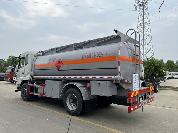 Dongfeng 12-party oil tanker