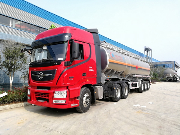 Dongfeng Tianlong 46-party semi-trailer aluminum alloy oil tanker