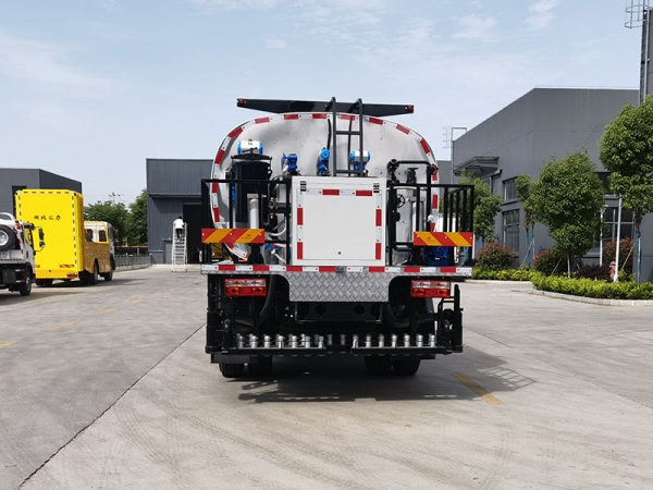 Foton small three-axle 16-square-meter intelligent sprinkler truck