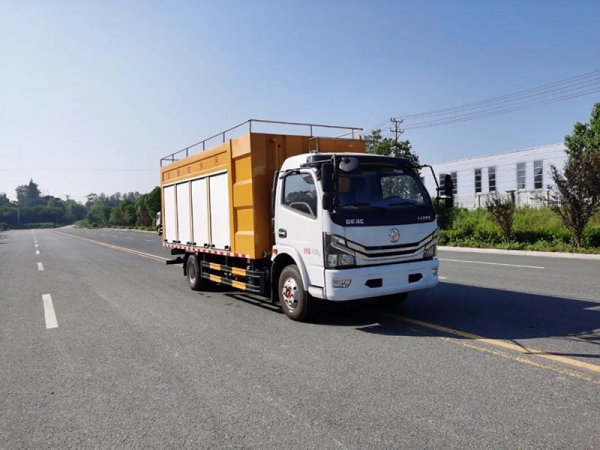 Dongfeng Dolica 3308 Suction and Purification Vehicle