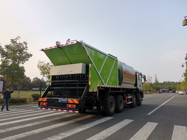 Shaanqi 8x4 Synchronized Gravel Sealing Vehicle