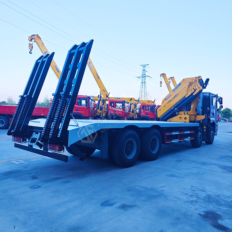 8x4 Shacman Automobile Group XCMG 33-ton Robotic arm truck-mounted crane