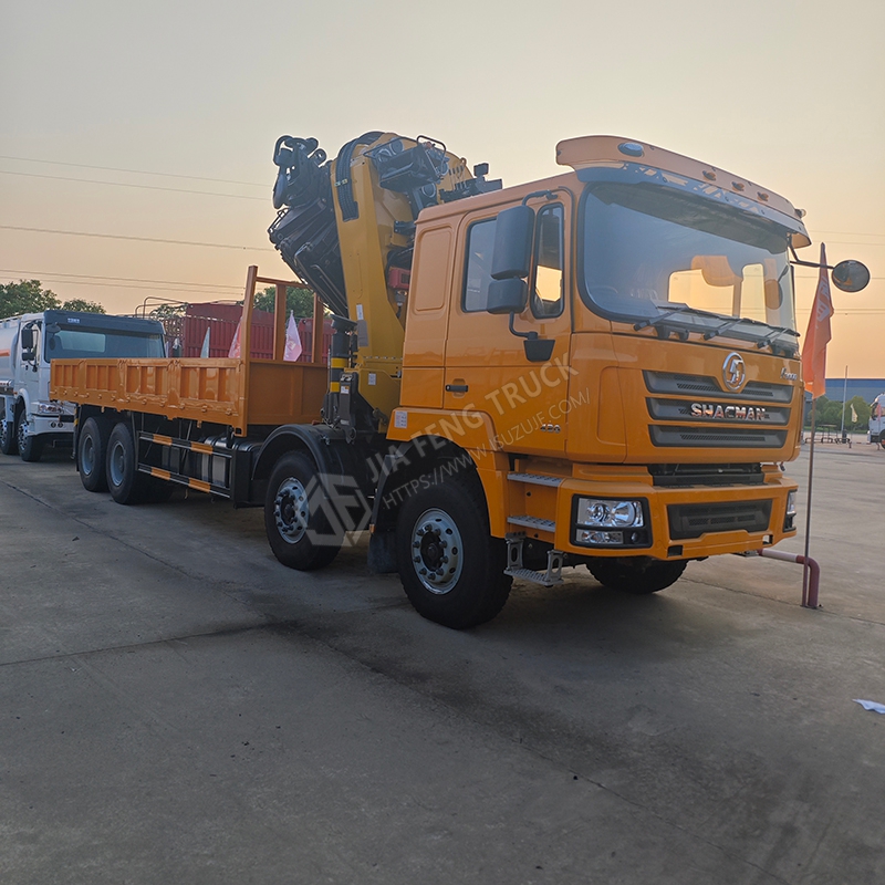 Shacman Automobile 8x4 XCMG 43-ton Robotic arm crane