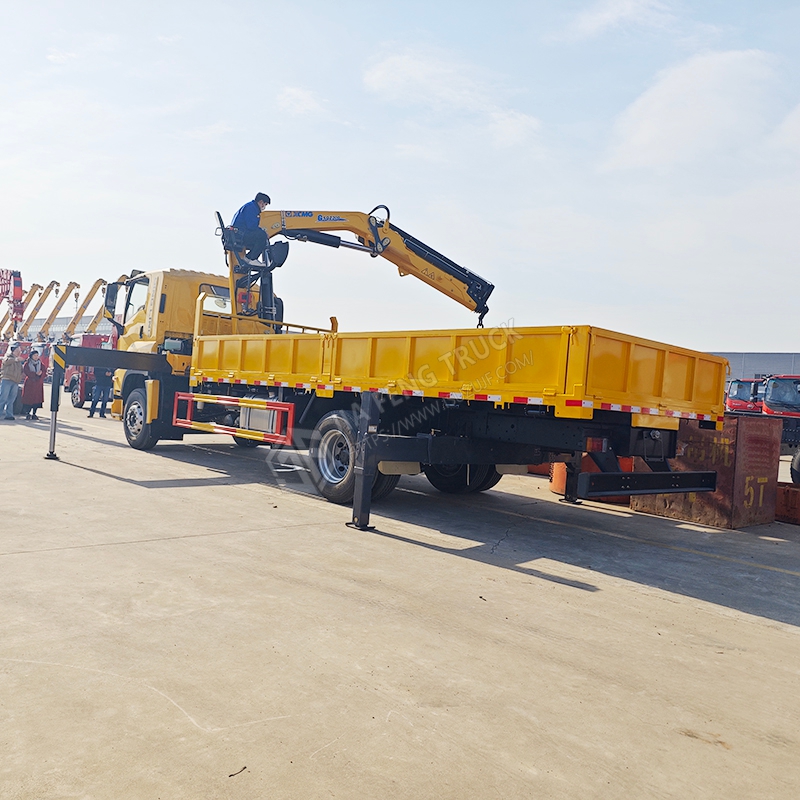 Isuzu Juba 4x2 Truck-Mounted Crane with XCMG 10-Ton Arm
