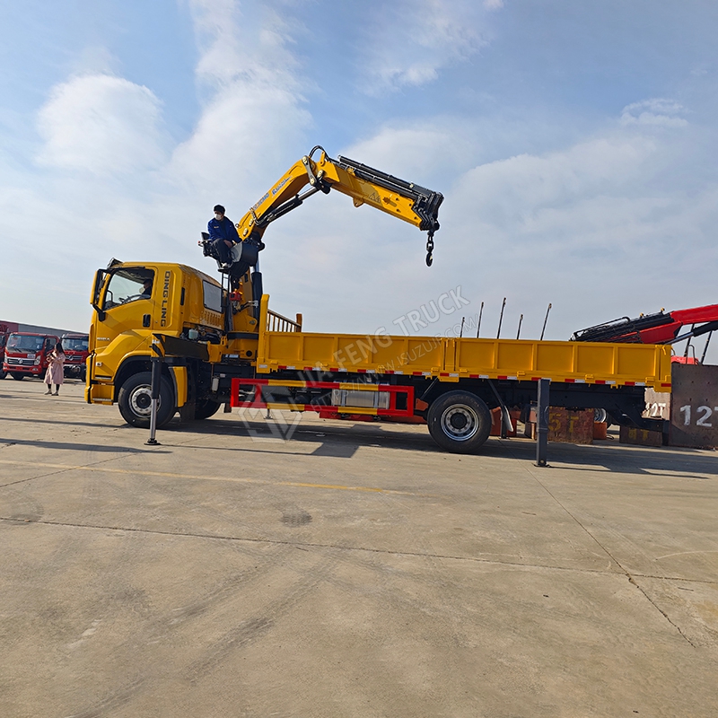 Isuzu Juba 4x2 Truck-Mounted Crane with XCMG 10-Ton Arm
