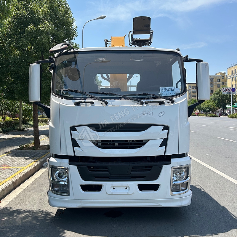 4x2 Isuzu Juka XCMG 8-ton 5-section telescopic boom crane