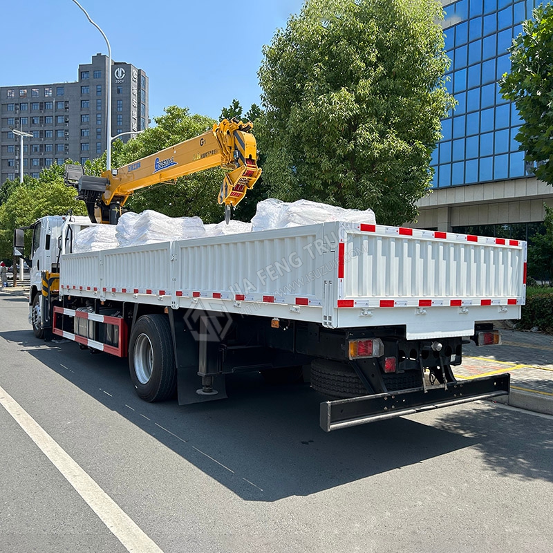 4x2 Isuzu Juka XCMG 8-ton 5-section telescopic boom crane