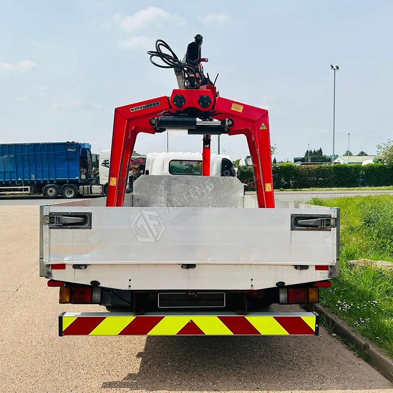 Isuzu 4x2 with 2-ton mechanical arm crane and brick clamp