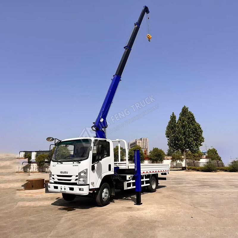 Isuzu KV100 with 3.2-ton 4-section boom crane