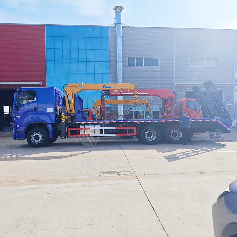 Isuzu 6x4 XCMG 5-ton 3-section boom flatbed truck with crane