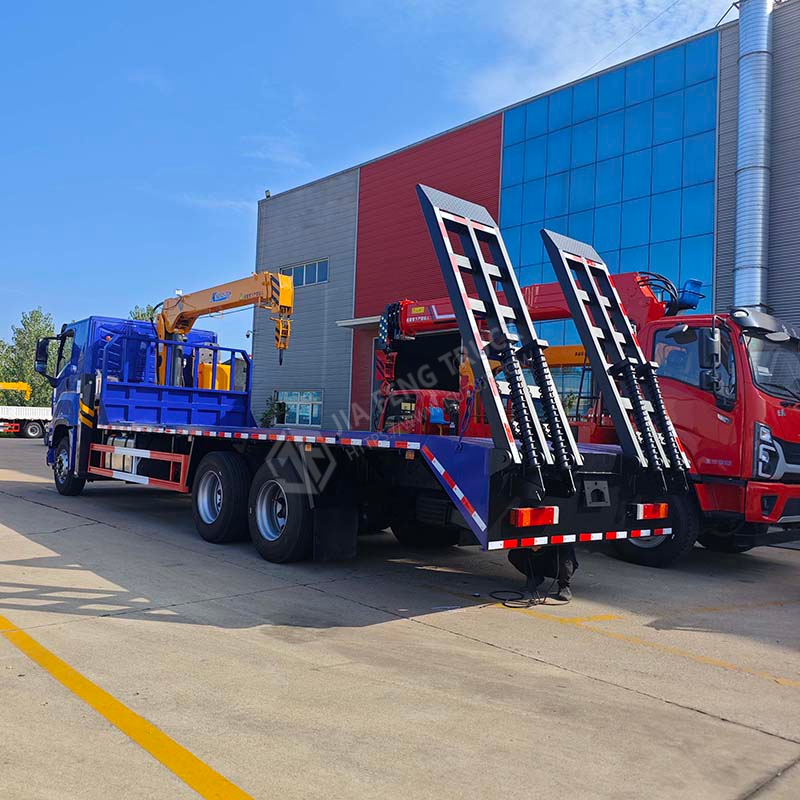 Isuzu 6x4 XCMG 5-ton 3-section boom flatbed truck with crane