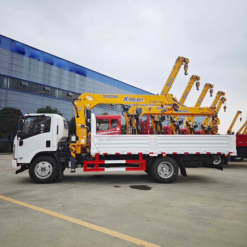 Isuzu 700P XCMG 5-ton 4-section boom