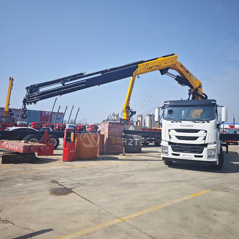 Isuzu 8x4 XCMG 28-ton Mechanical Arm Truck-Mounted Crane