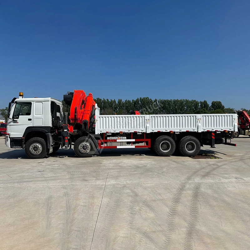 National III Emission Standard HOWO 8x4 XCMG 43-Ton Mechanical Arm Truck-Mounted Crane
