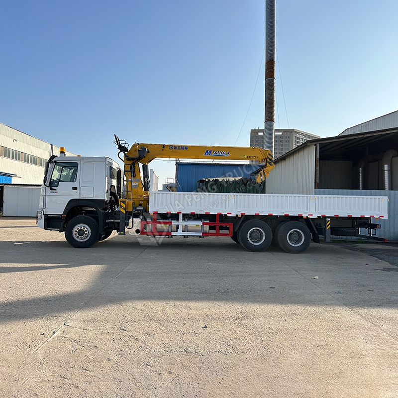 Sinotruk Howo 6x4 XCMG 12-ton 4-section boom 340 horsepower