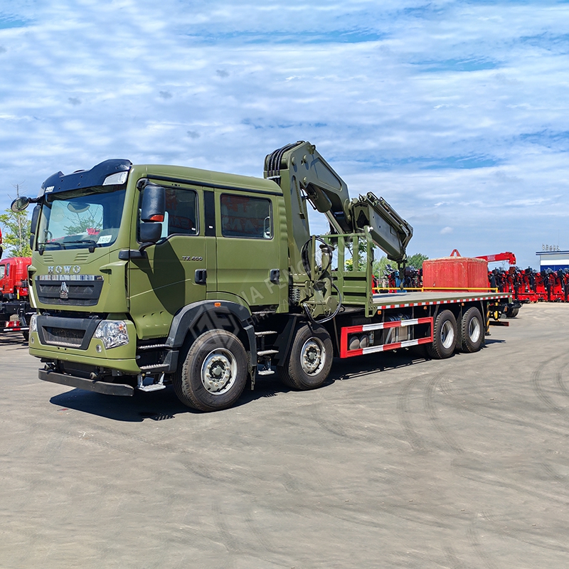 Sinotruk 8x4  Two-row seating 16-ton mechanical arm