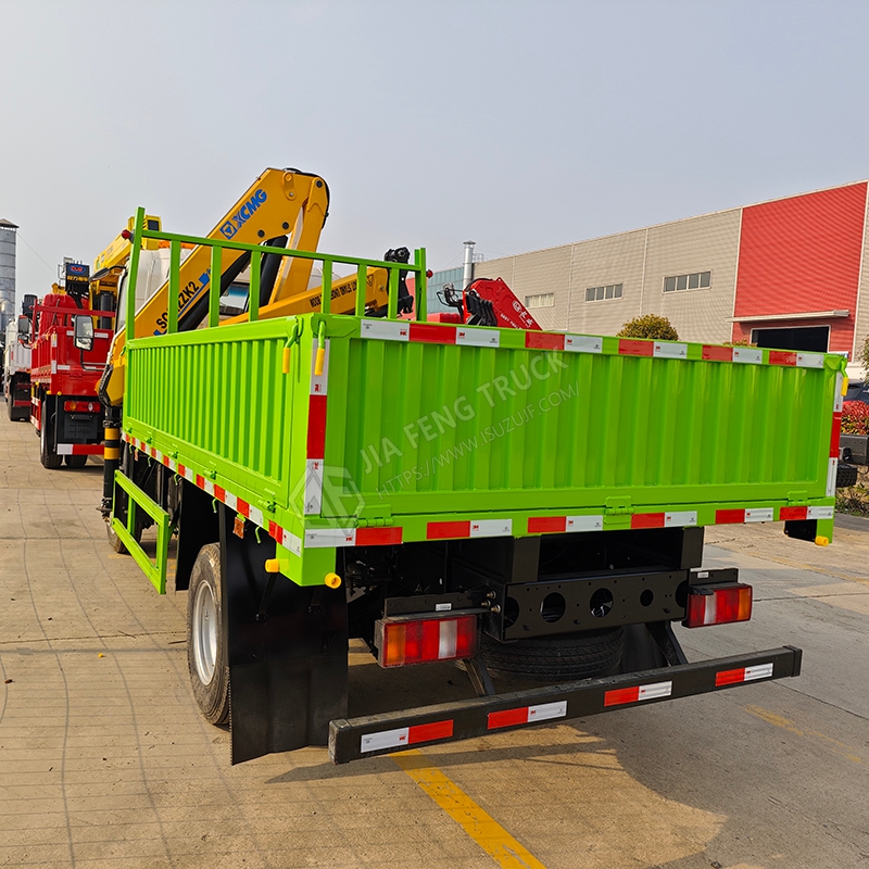 Sinotruk HOWO 4x2 XCMG 3.2-ton Arm Truck-Mounted Crane