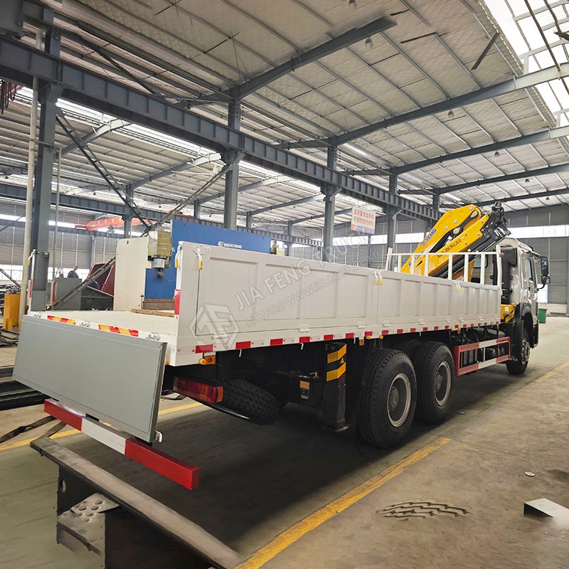 Sinotruk HOWO 6x4 with XCMG 10-ton mechanical arm crane