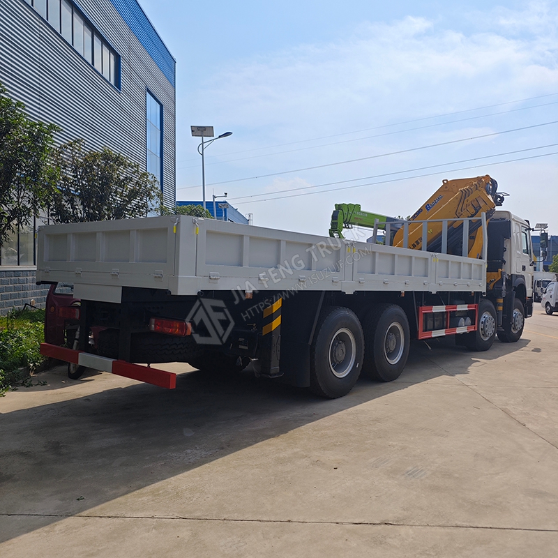 HOWO 8x4 with XCMG 28-ton mechanical arm crane