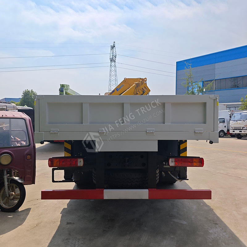 HOWO 8x4 with XCMG 28-ton mechanical arm crane