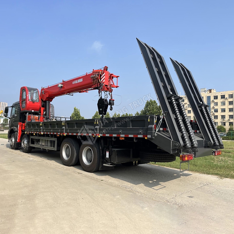 Sinotruk 8x4 HOWO Truck-Mounted Crane with Ladder