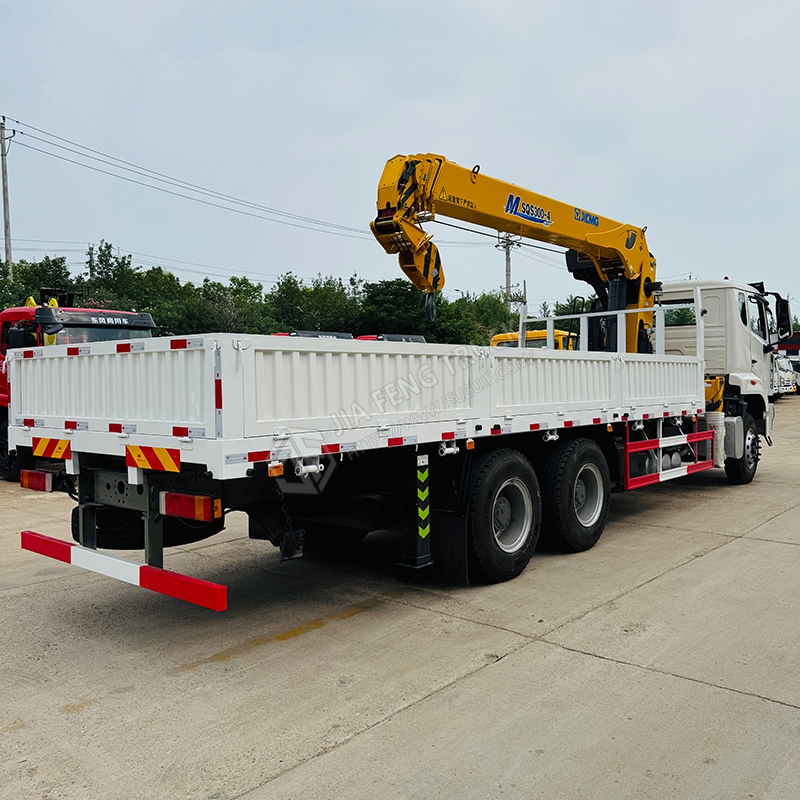 Sinotruk HOWO 6x4 NX XCMG 12-ton 4-section boom