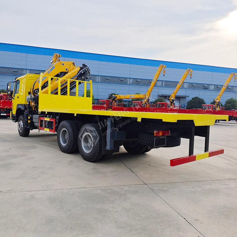 Sinotruk HOWO 6x6 XCMG Mechanical Arm Crane