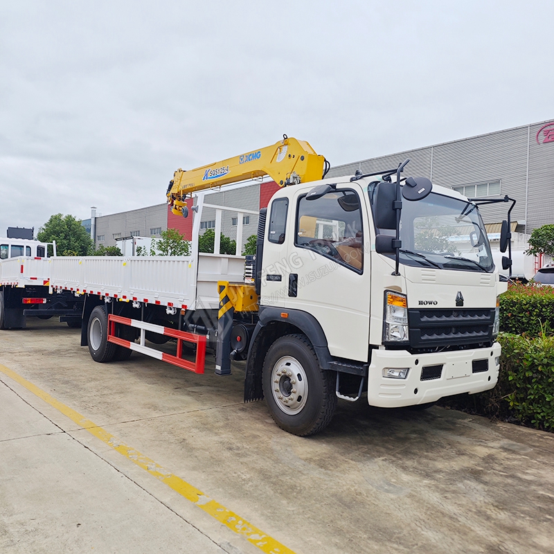 Sinotruk HOWO 4x2 XCMG 5-ton 4-section telescopic boom truck-mounted crane