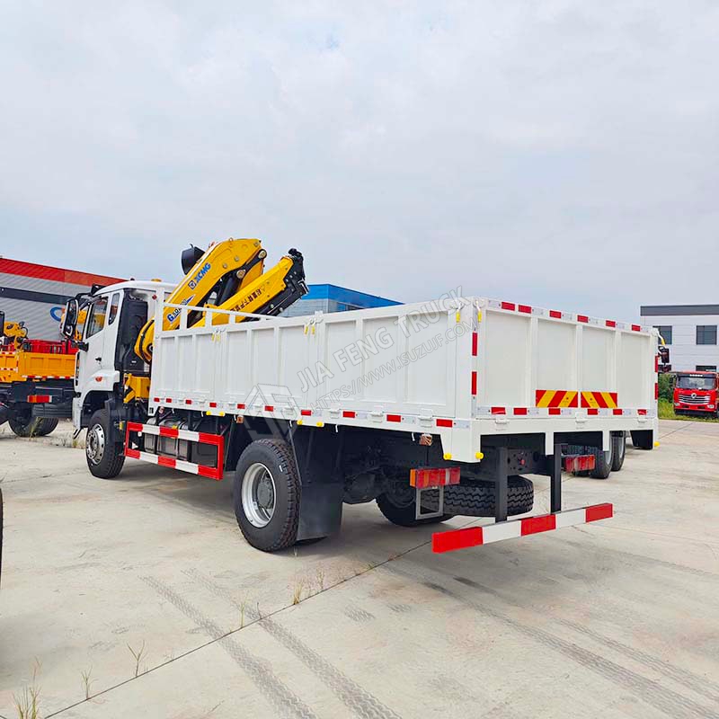Sinotruk HOWO 4x2 NX XCMG 10-ton Mechanical Arm Truck-Mounted Crane