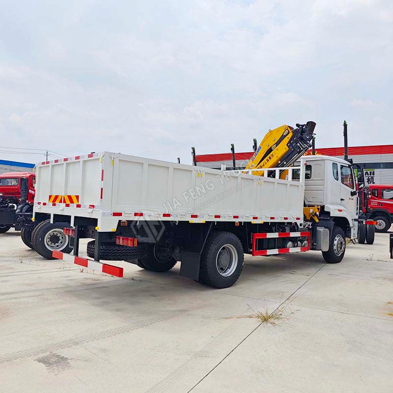 Sinotruk HOWO 4x2 NX XCMG 10-ton Mechanical Arm Truck-Mounted Crane