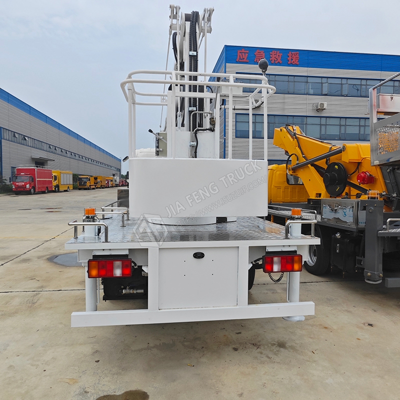 Sinotruk HOWO 15-Meter Aerial Work truck with Folding Boom