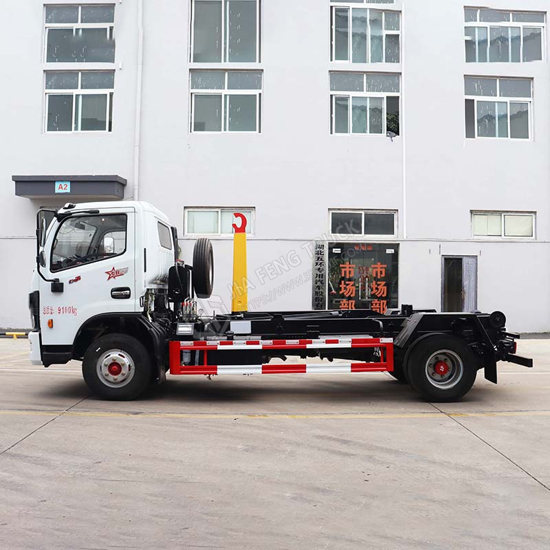 Dongfeng DoriKa Hook Arm Garbage Truck
