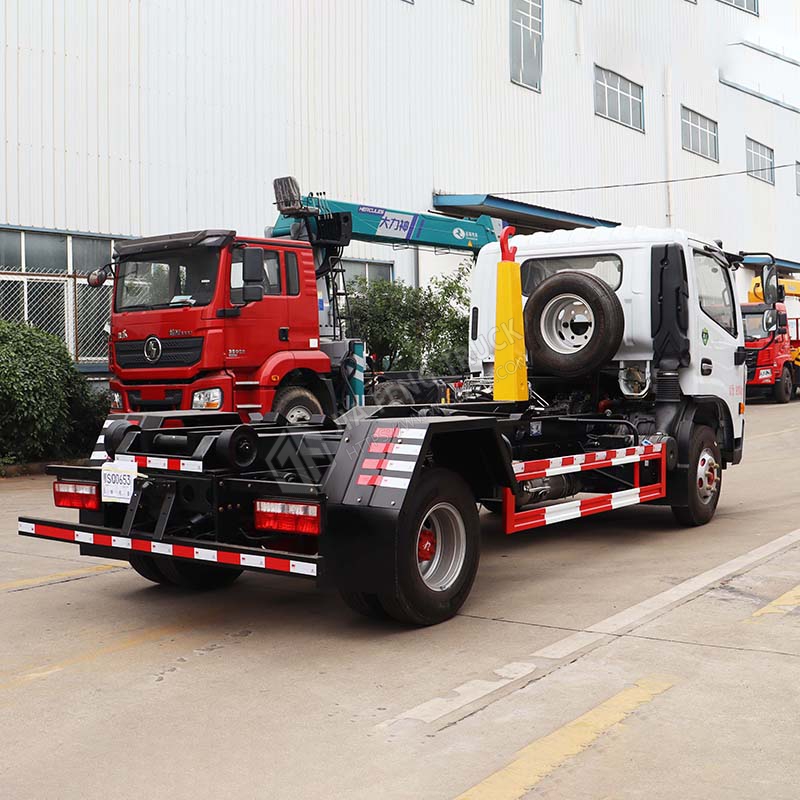 Dongfeng DoriKa Hook Arm Garbage Truck