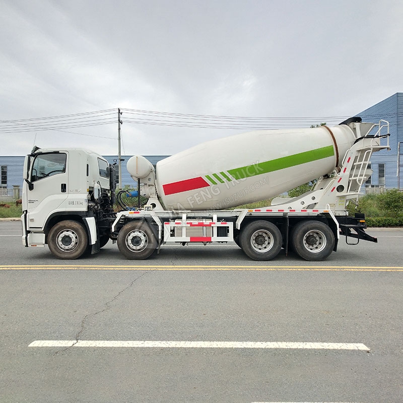 شاحنة خلاط 4 محور Isuzu