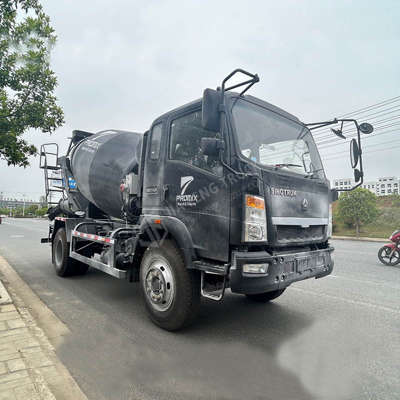 Sinotruk HOWO Right-Hand Drive Mixer Truck