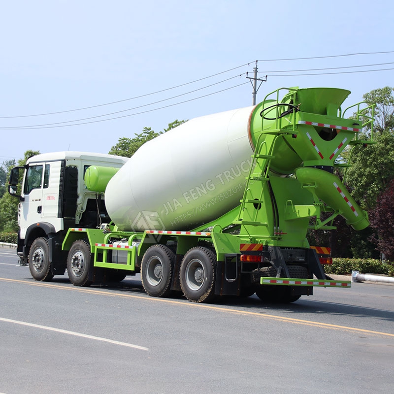Sinotruk HOWO (8×4) Concrete Mixer Truck