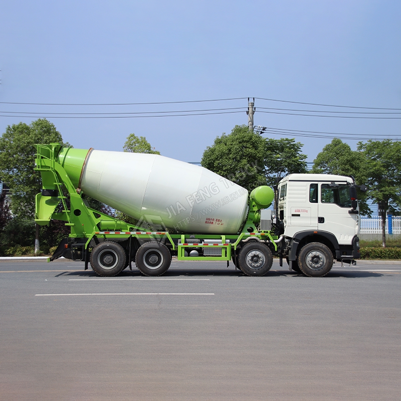 Sinotruk HOWO (8×4) Concrete Mixer Truck