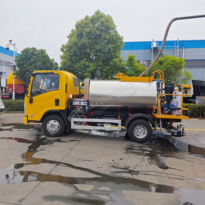 Isuzu 4-cubic-meter asphalt sprayer truck