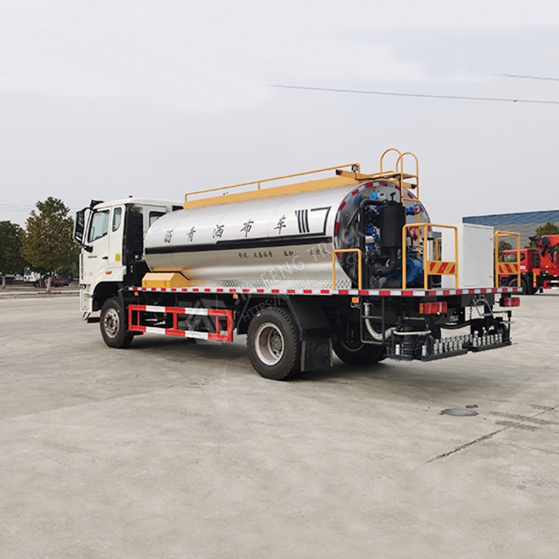 Sinotruk HOWO NX 12-cubic-meter asphalt spreader truck