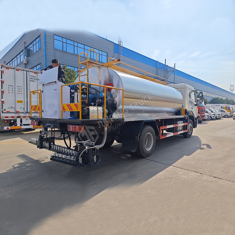 Sinotruk HOWO 12-кубометровый грузовик для распределения асфальта